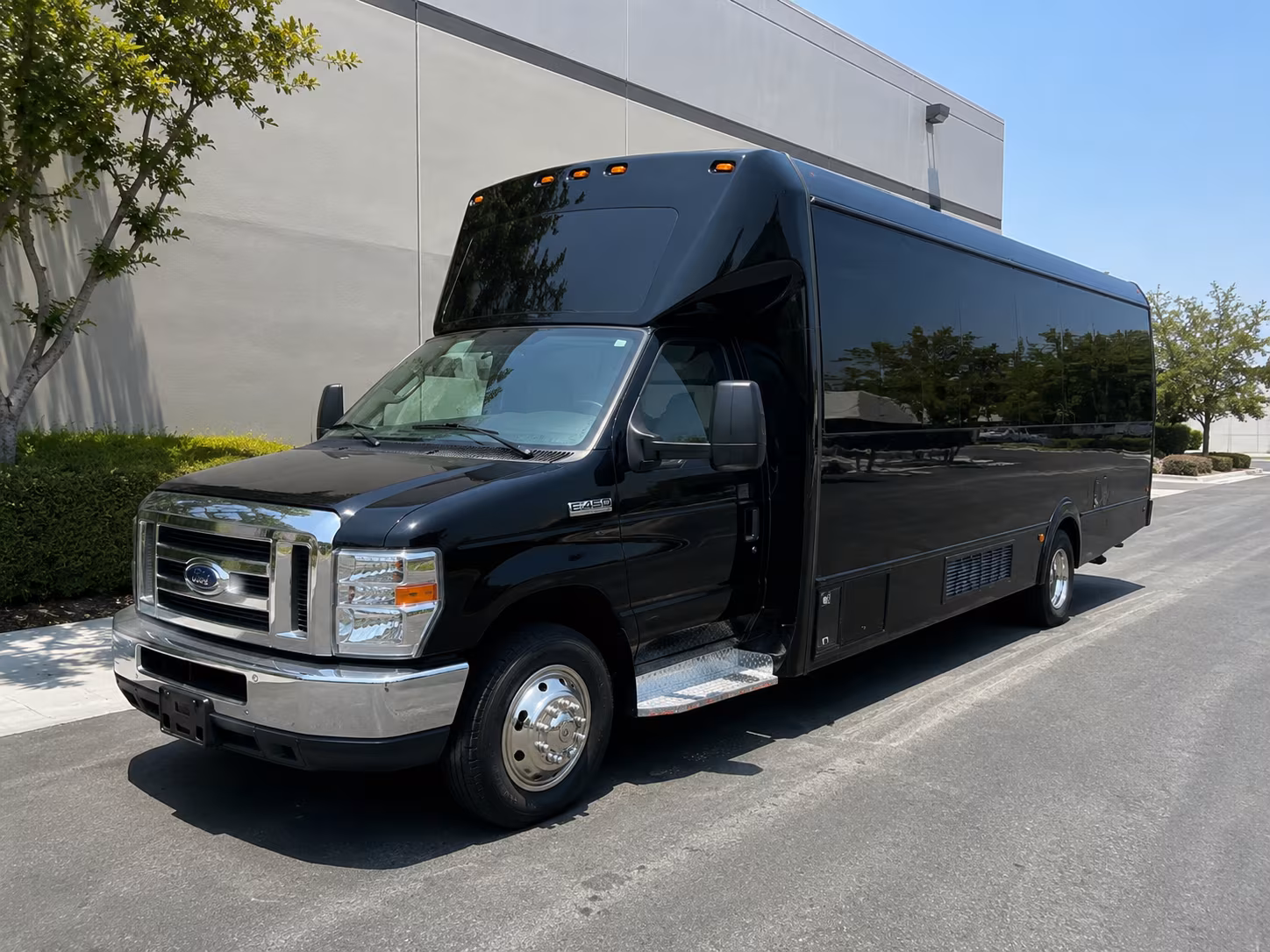 Jacksonville Winery Tour & Pub Crawl Transportation party bus exterior